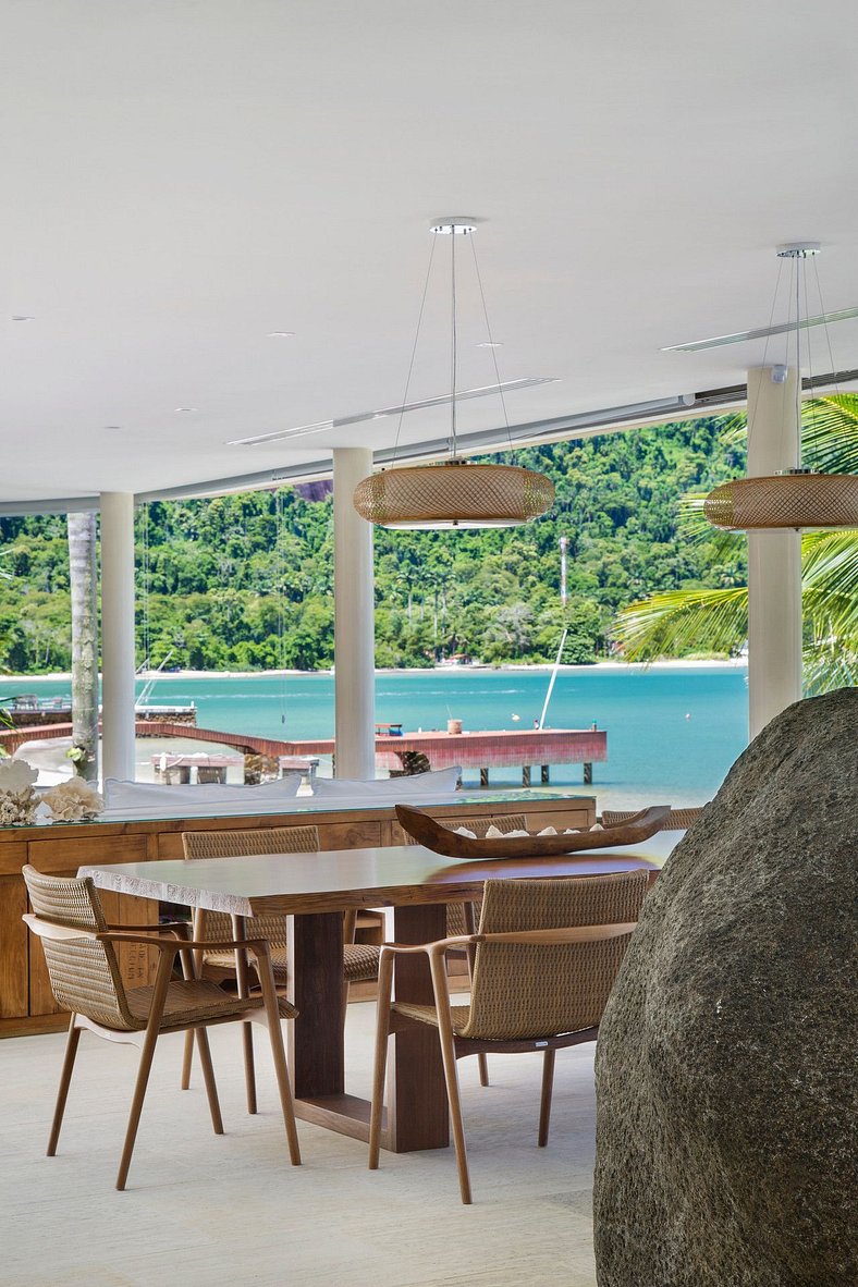 Beachfront Mansion in Angra dos Reis - Ang032