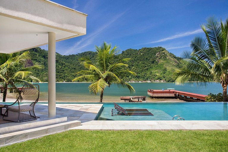 Beachfront Mansion in Angra dos Reis - Ang032