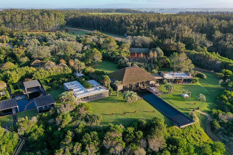 Beachfront mansion in Punta del Este - Pde001