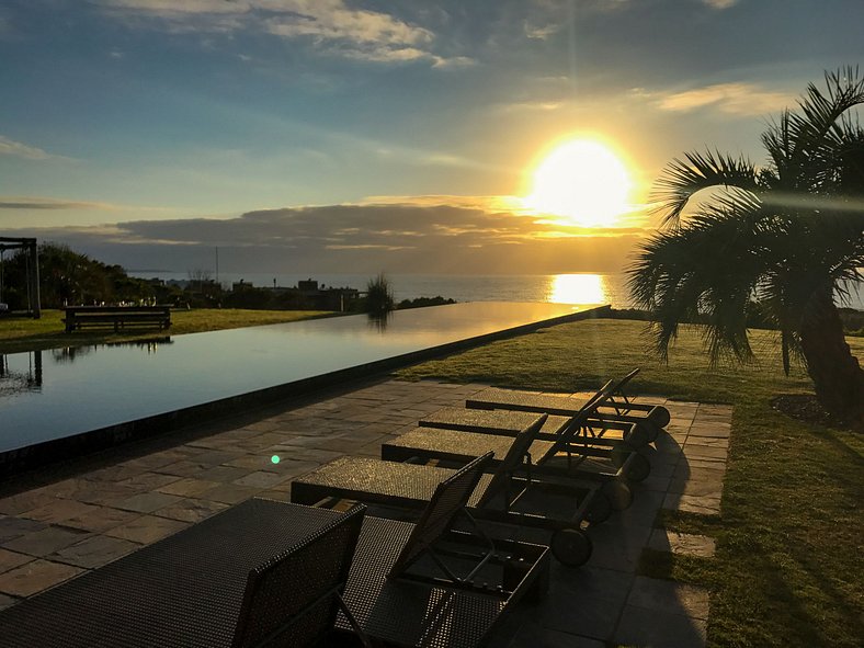 Beachfront mansion in Punta del Este - Pde001