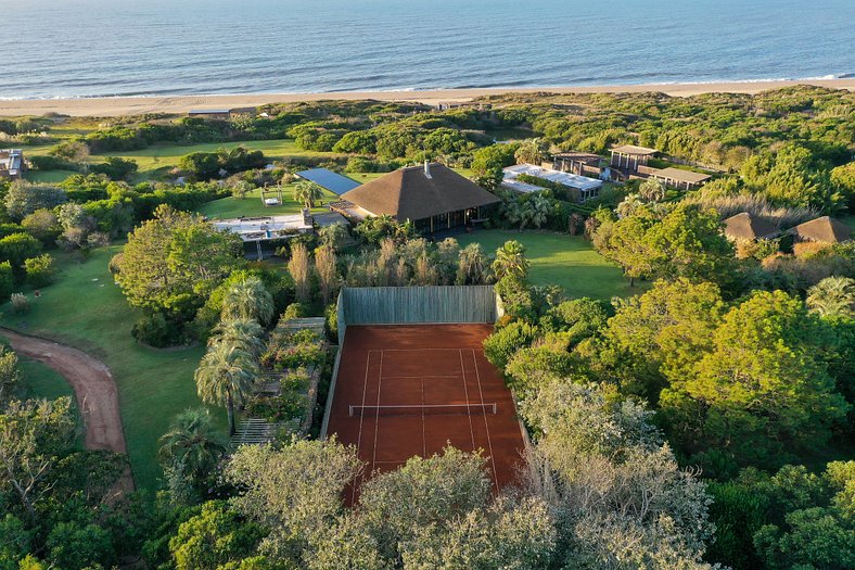 Beachfront mansion in Punta del Este - Pde001