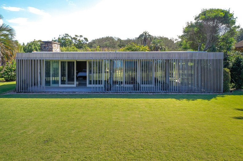 Beachfront mansion in Punta del Este - Pde001