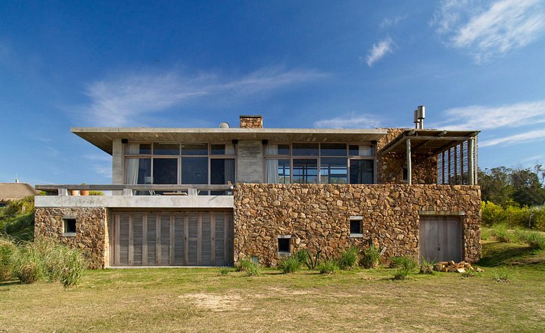 Beachfront mansion in Punta del Este - Pde001