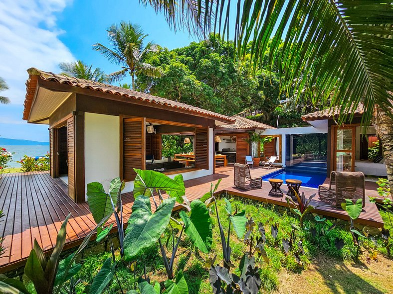 Beachfront villa in Angra dos Reis - Ang009