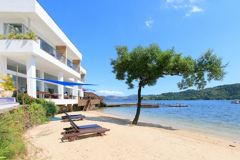 Beautiful 9 suites oceanfront villa in Angra dos Reis - Ang0