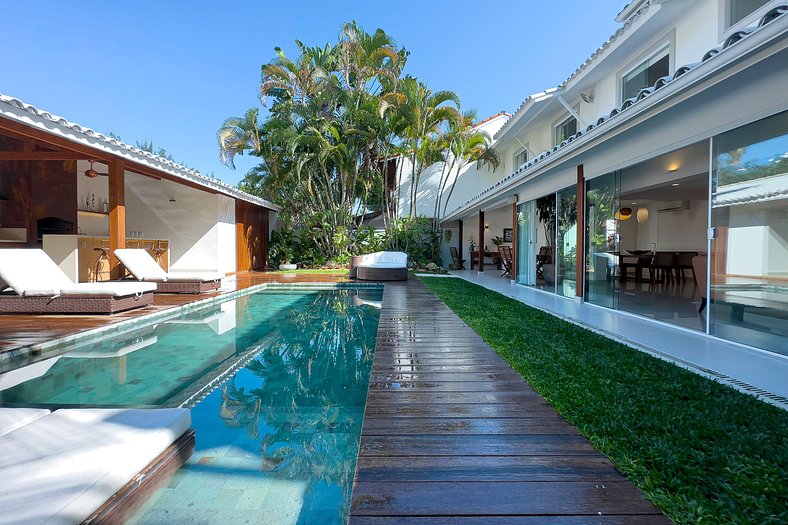 Beautiful Mansion in Barra da Tijuca - Bar010