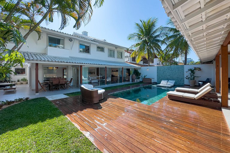 Beautiful Mansion in Barra da Tijuca - Bar010