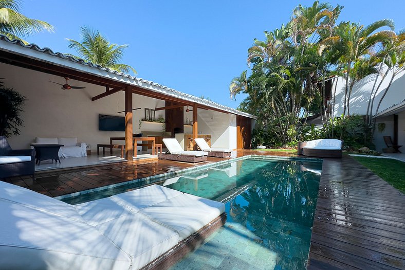 Beautiful Mansion in Barra da Tijuca - Bar010