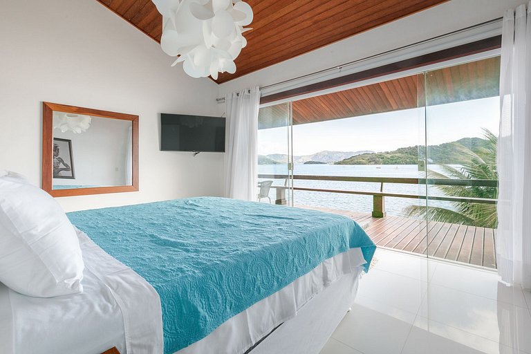 Beautiful villa oceanfront in Angra dos Reis with 9 Suites -