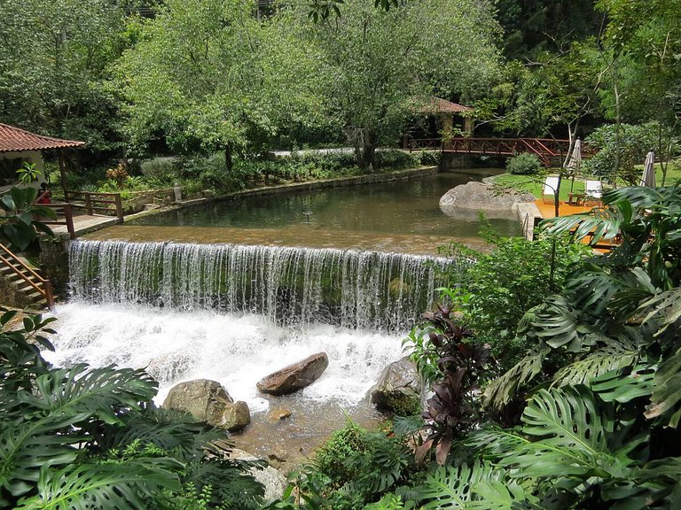 Casa de campo com cachoeira em Petrópolis - Pet001