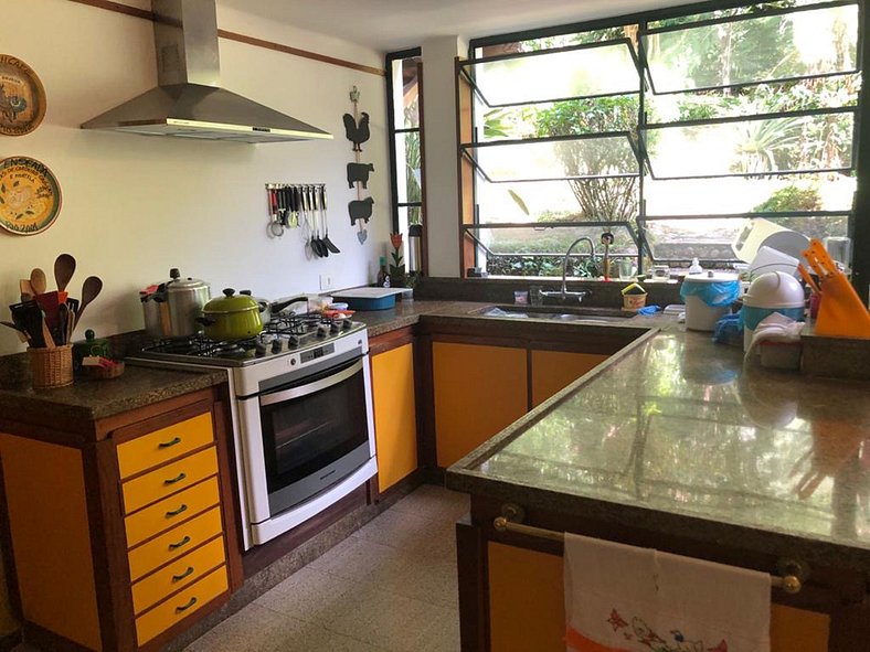 Casa de campo com cachoeira em Petrópolis - Pet001