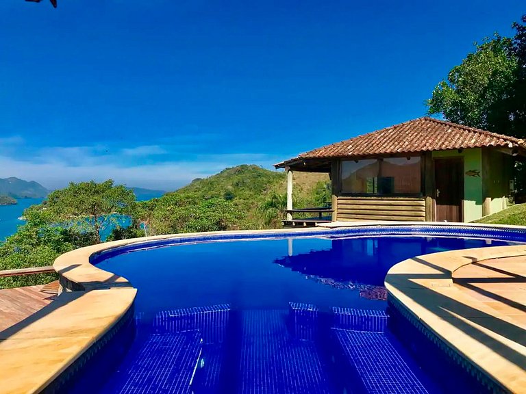 Casa no alto da colina em Angra dos Reis - Ang016