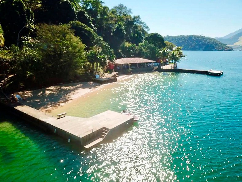 Casa no alto da colina em Angra dos Reis - Ang016