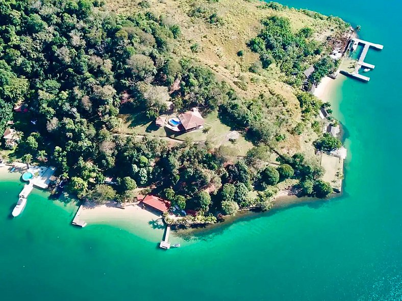 Casa no alto da colina em Angra dos Reis - Ang016