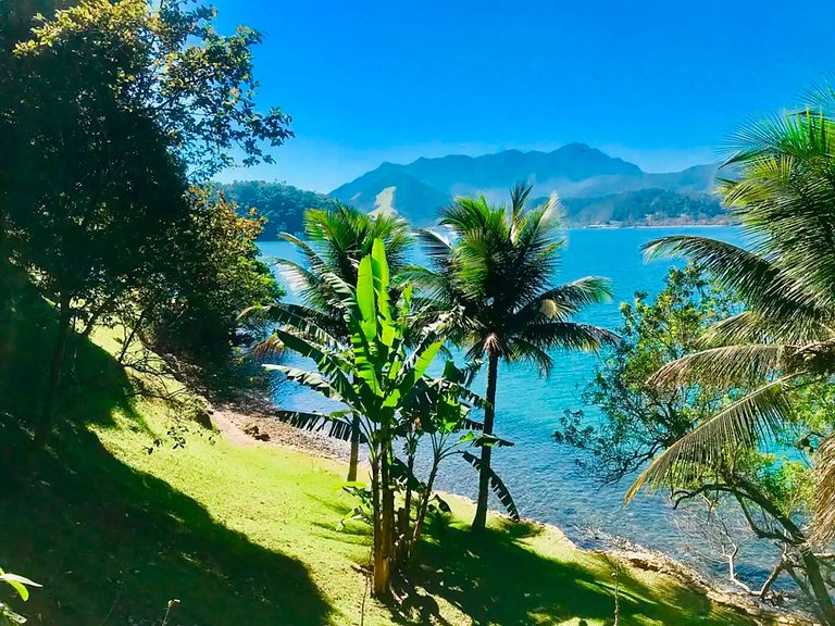 Casa no alto da colina em Angra dos Reis - Ang016