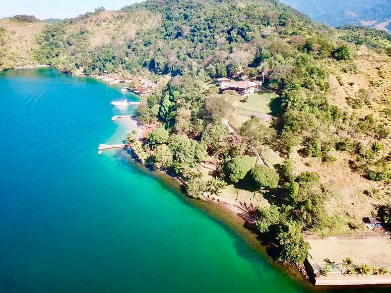 Casa no alto da colina em Angra dos Reis - Ang016