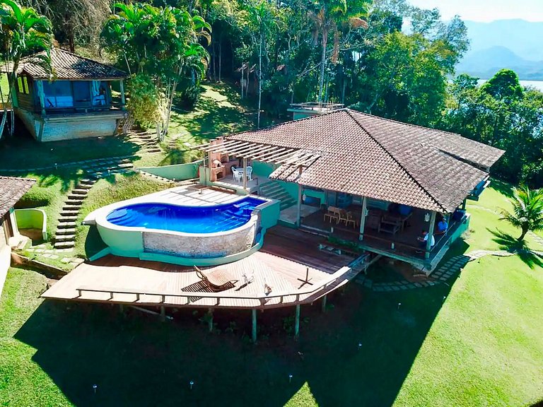 Casa no alto da colina em Angra dos Reis - Ang016