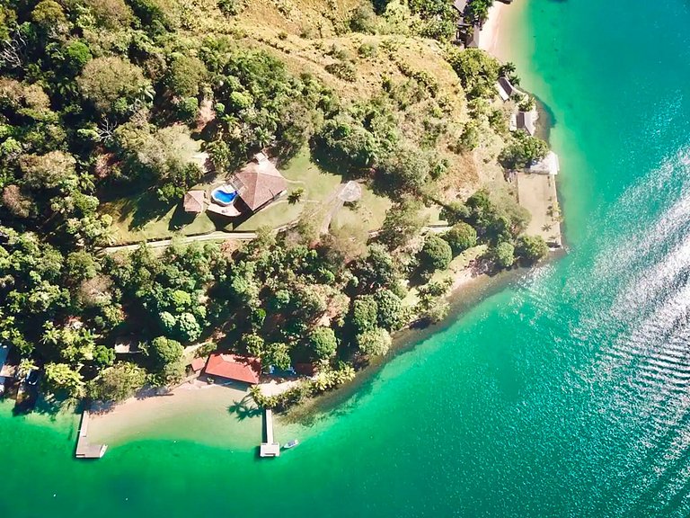 Casa no alto da colina em Angra dos Reis - Ang016