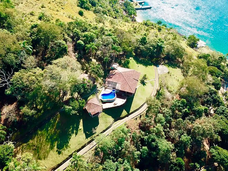 Casa no alto da colina em Angra dos Reis - Ang016