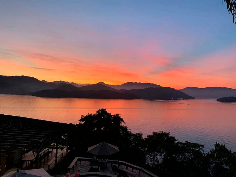 Casa no alto da colina em Angra dos Reis - Ang016