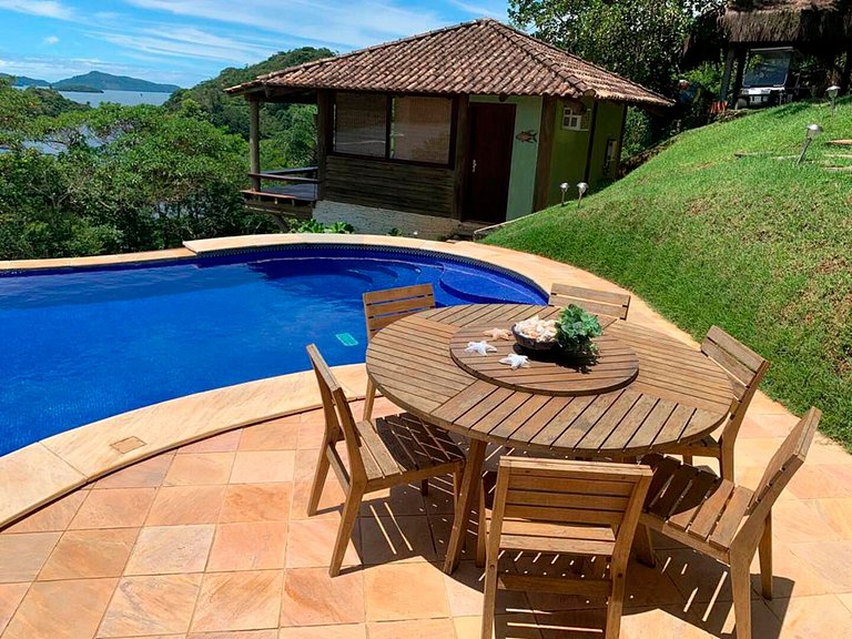 Casa no alto da colina em Angra dos Reis - Ang016