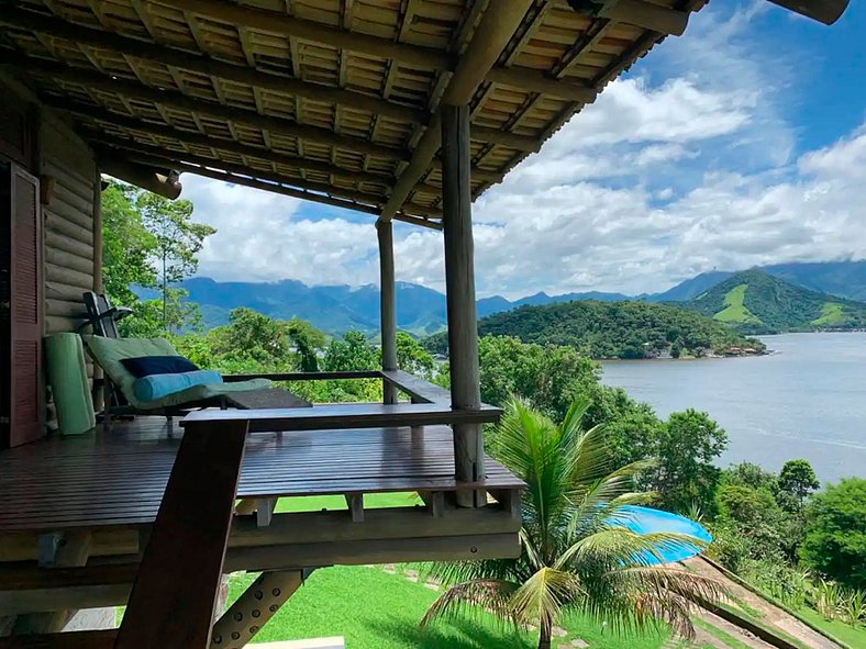 Casa no alto da colina em Angra dos Reis - Ang016