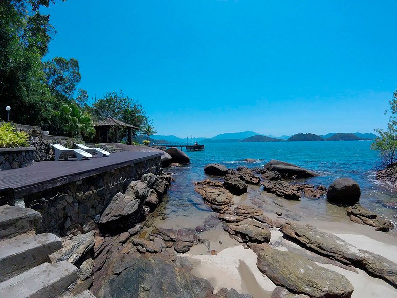 Casa no topo da colina em Angra dos Reis - Ang015