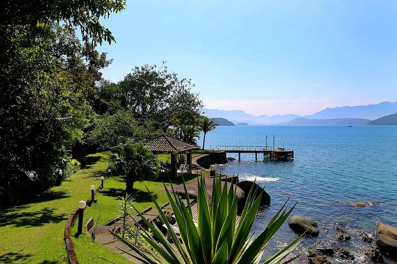 Casa no topo da colina em Angra dos Reis - Ang015