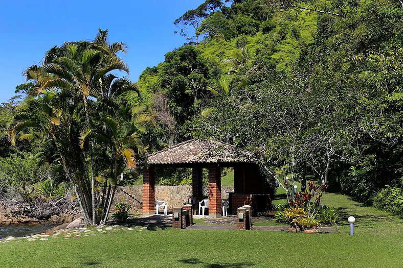 Casa no topo da colina em Angra dos Reis - Ang015