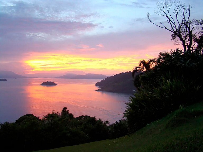 Casa no topo da colina em Angra dos Reis - Ang015