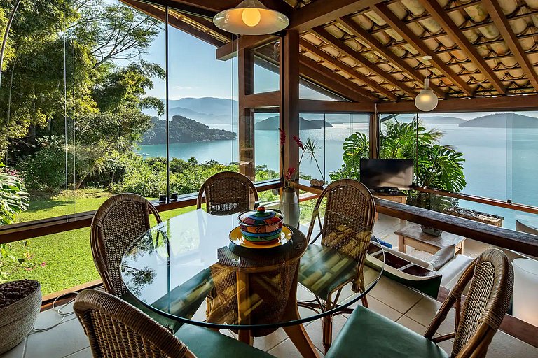 Casa no topo da colina em Angra dos Reis - Ang015