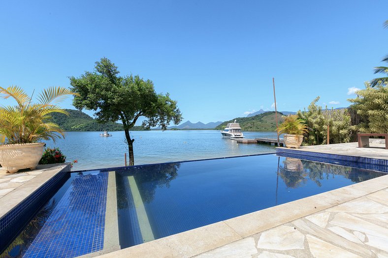 Hermosa villa de 9 suites frente al mar en Angra dos Reis -