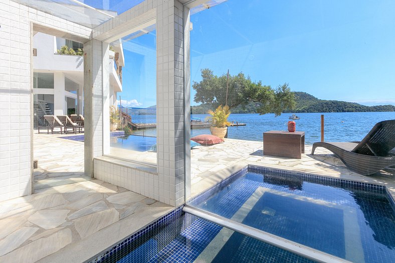 Hermosa villa de 9 suites frente al mar en Angra dos Reis -