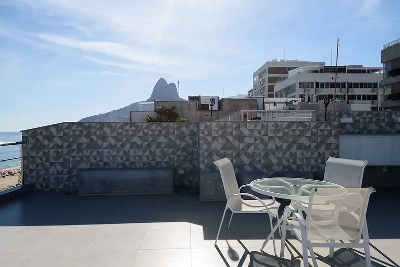 Hermoso penthouse frente al mar en Leblon - Leb002