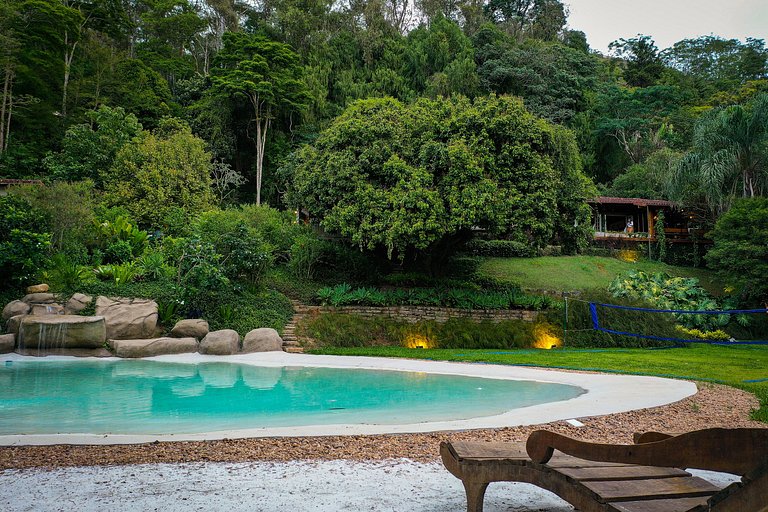 Linda casa com piscina na serra do Rio - Ita006