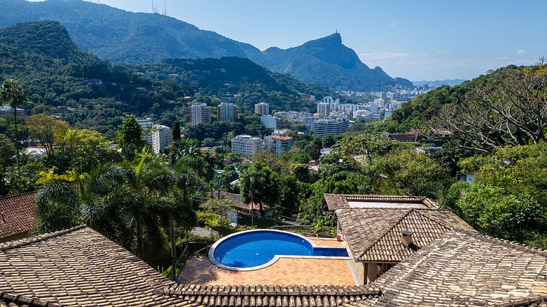 Linda e charmosa mansão na Gávea - Gav001