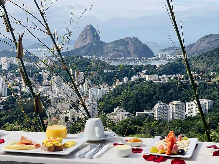 Linda mansão com linda vista em Santa Teresa - San003