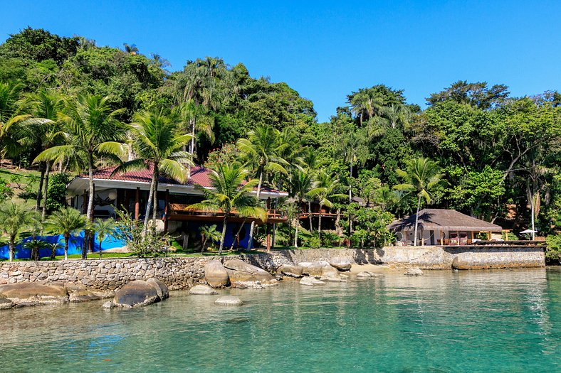 Luxueuse villa tropicale entourée par la mer - Ang011