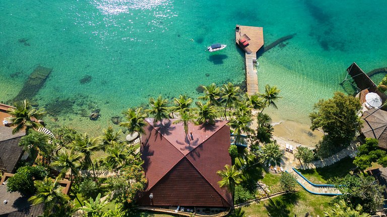 Luxueuse villa tropicale entourée par la mer - Ang011