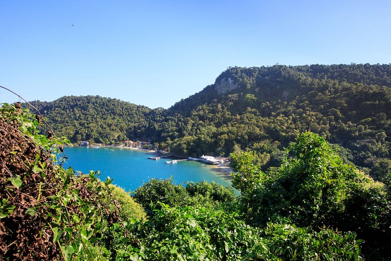 Luxueuse villa tropicale entourée par la mer - Ang011