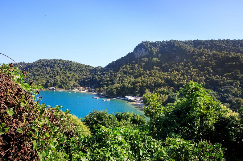 Luxueuse villa tropicale entourée par la mer - Ang011