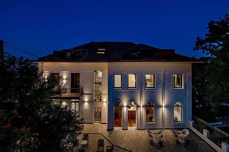 Luxurious Villa in Santa Teresa - San004