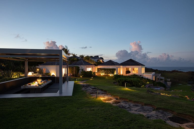 Luxury Mansion in St. Barthelemy - Stb001