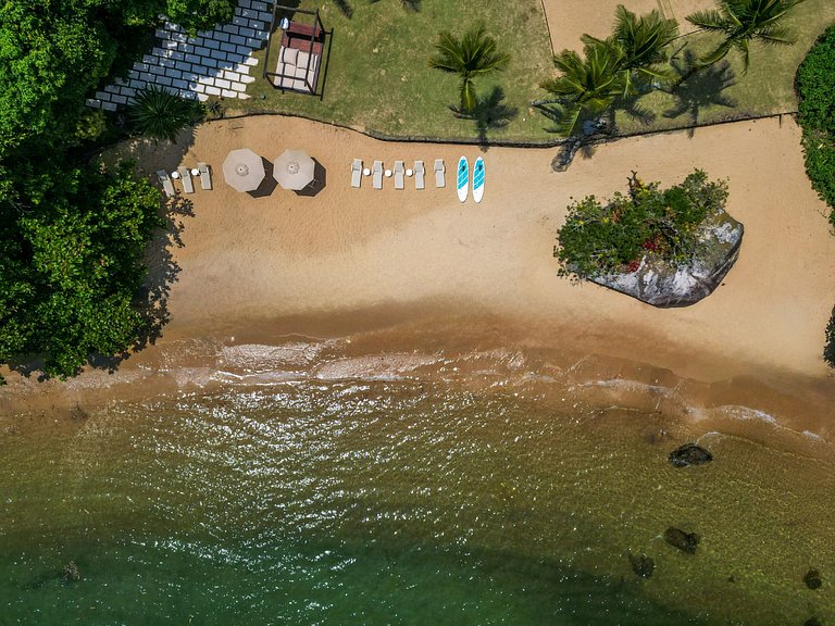 Mansão frente mar em em ilha de Angra dos Reis - Ang009