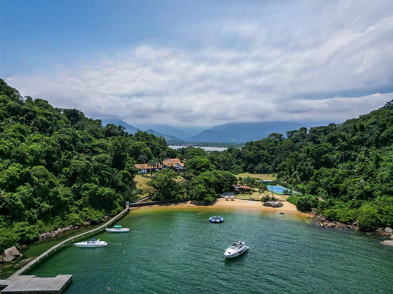 Mansão frente mar em em ilha de Angra dos Reis - Ang009