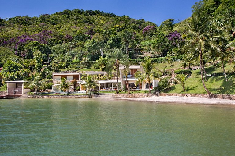 Mansão pé na areia em Angra dos Reis - Ang032