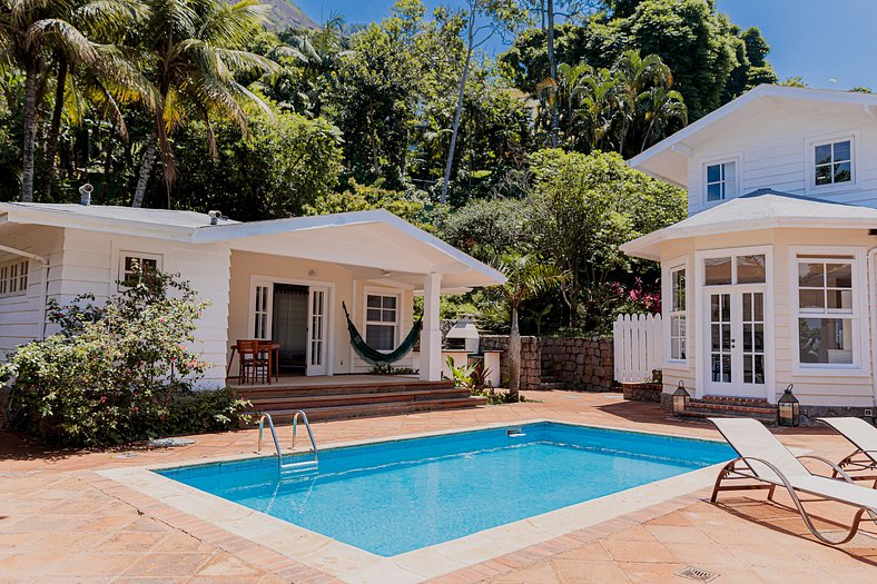 Mansion at the Foot of Pedra da Gávea - Sco010