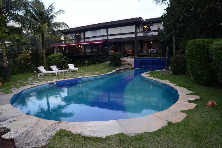 Villa con hermosa vista y piscina en Joa - Joa005